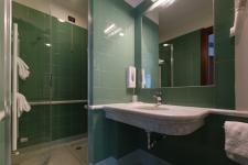 08 camere