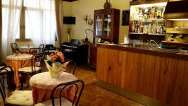 04 bar