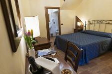 villa-rinalducci-le-camere-depandance-matrimoniale-country-economy-1