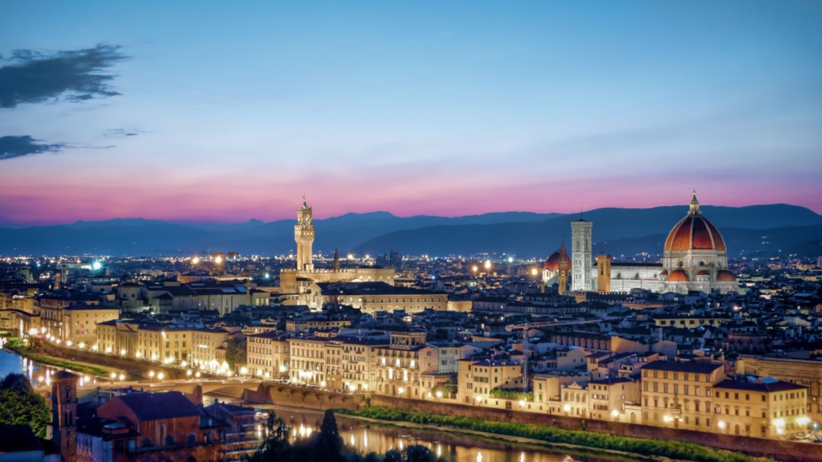 vista dall'alto di firenze di notte