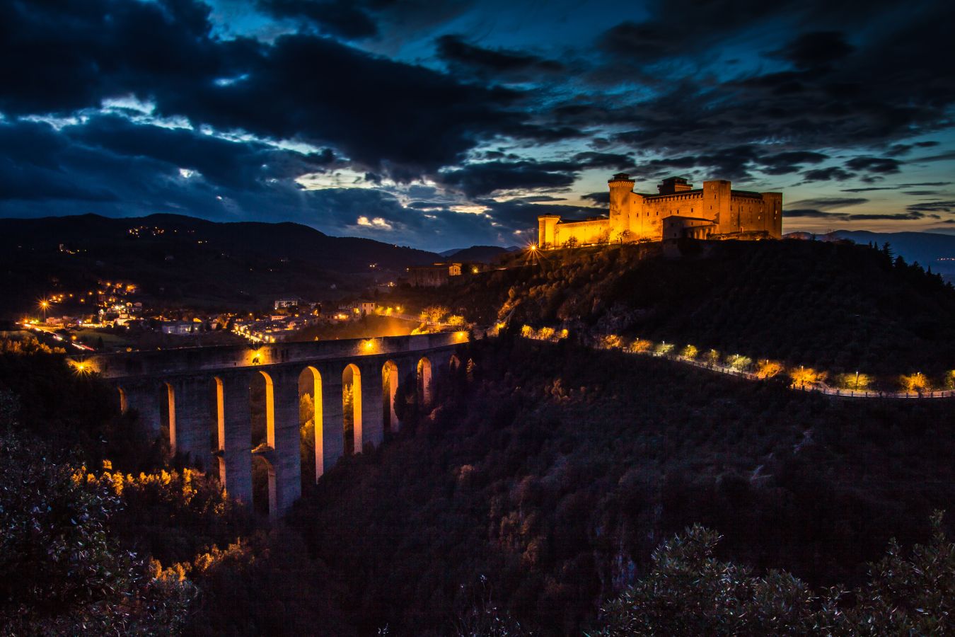 34547094_xxl spoleto al tramonto, umbria