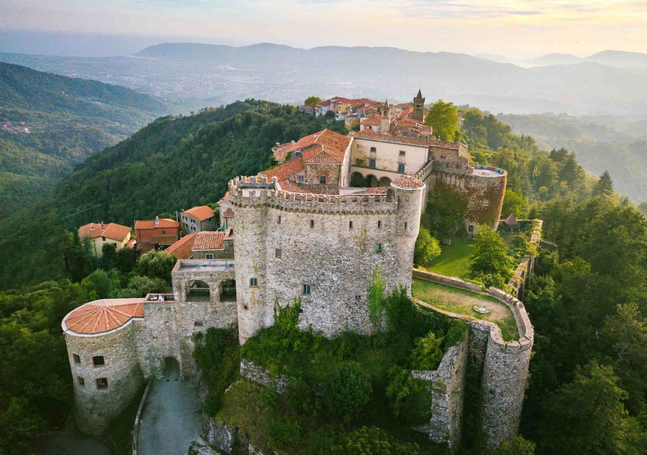 castello_fosdinovo_aerial