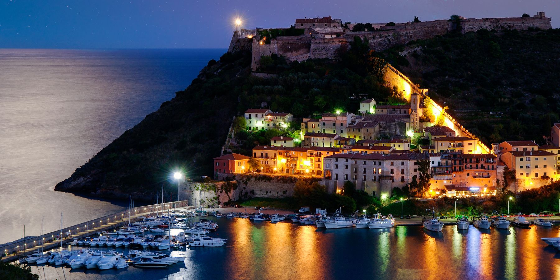 porto-ercole-monte-argentario-toscana-shutterstock-1954687201-rit