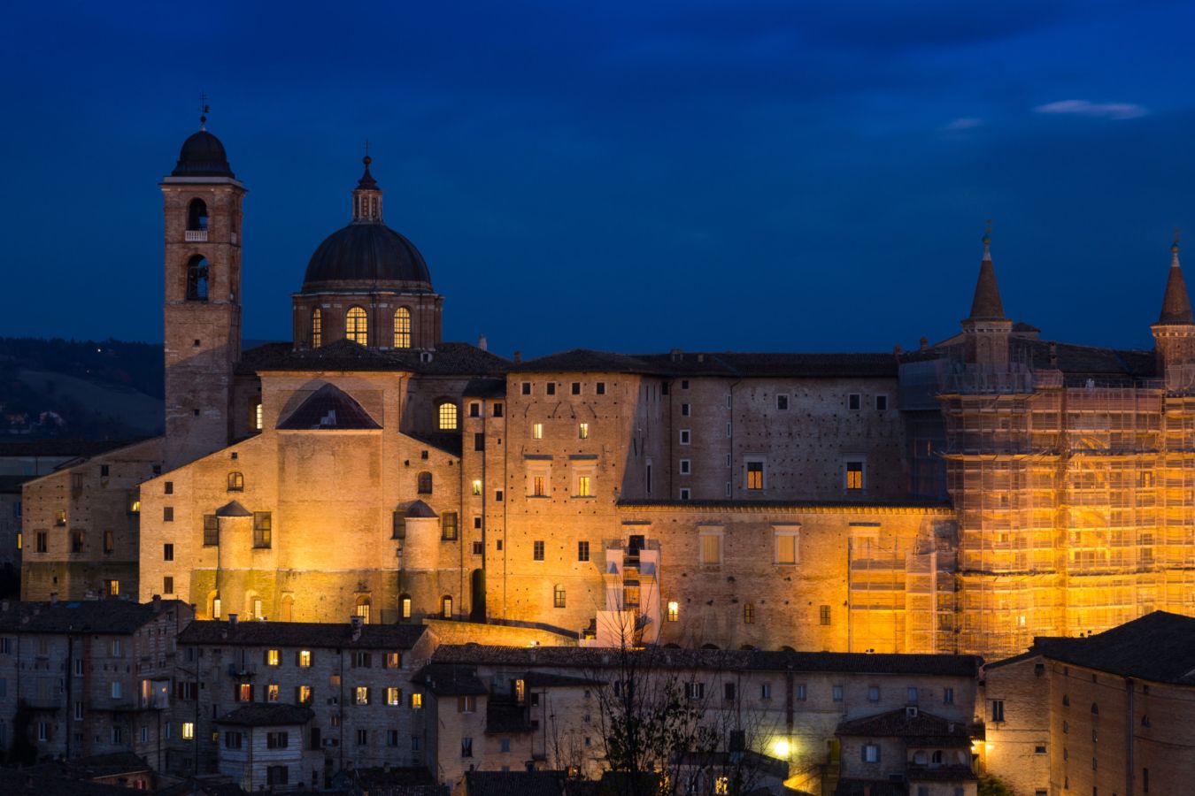 02 palazzo ducale di urbino di notte