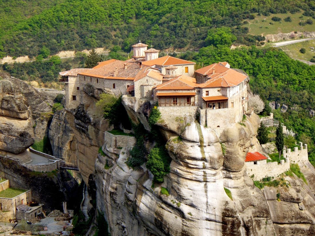 meteora-1259810_1920