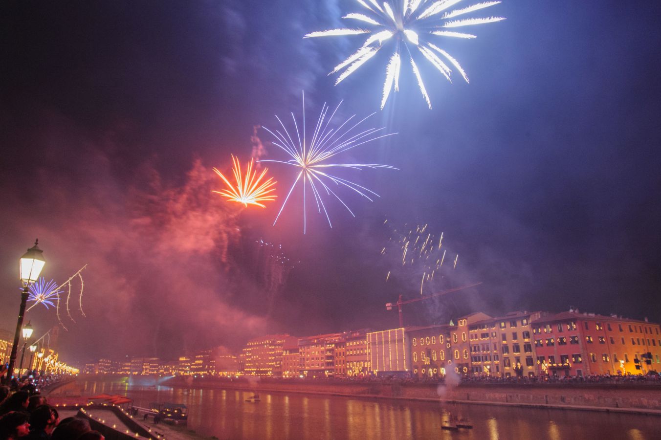 fuochi d'artificio sul lungarno a pisa