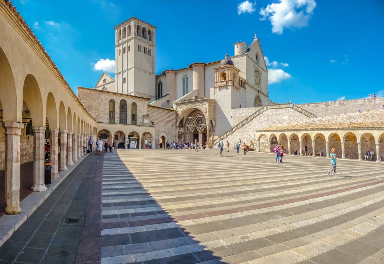 la famosa basilica di san francesco d'assisi