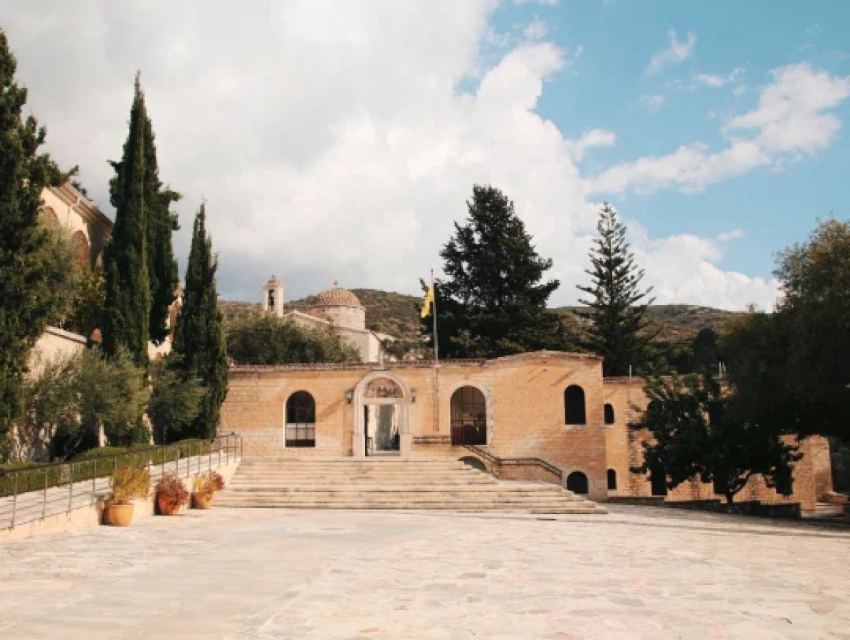 2cb_gy_monastero_agios_neophytos_1363070896_cnyfvs
