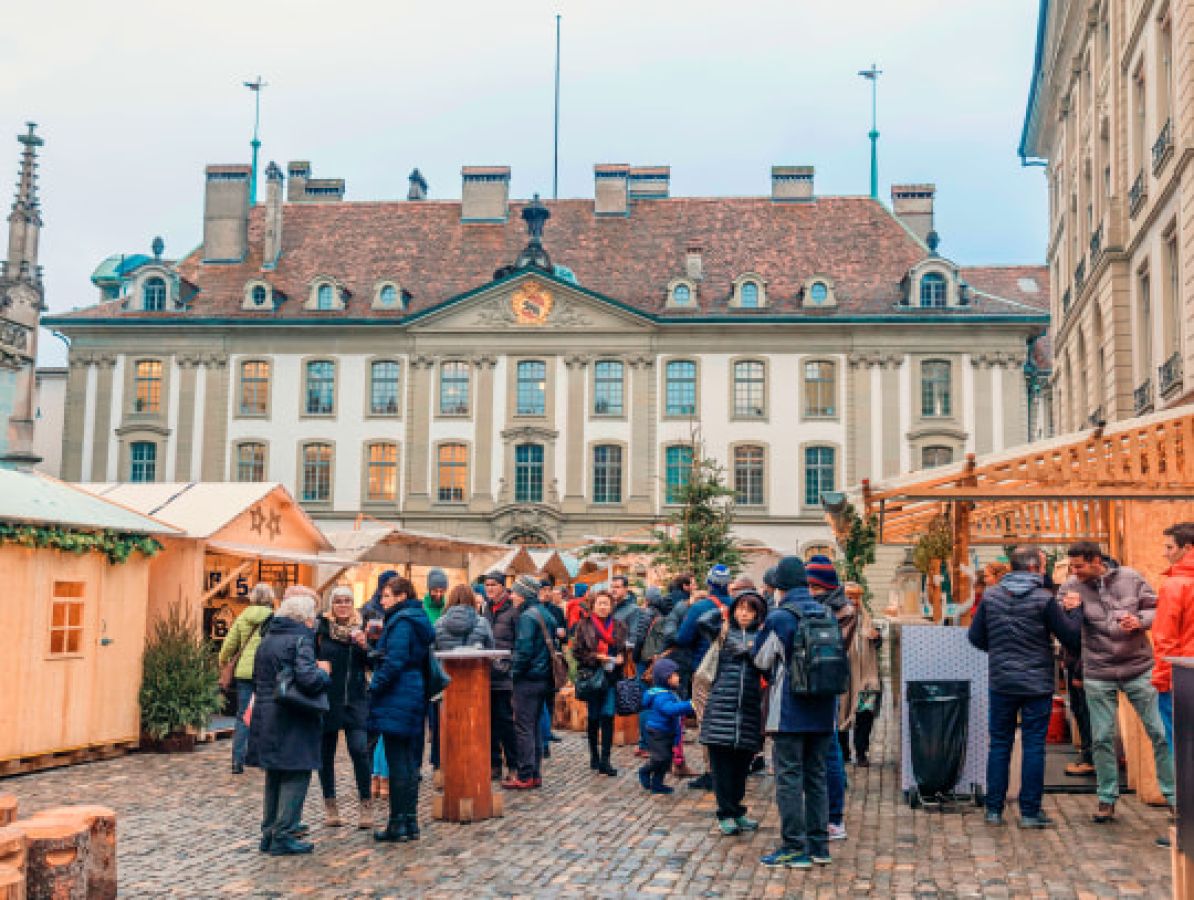 head-ss_berna-mercatini-di-natale-piazza-nella-città-vecchia_1285843813_dfkac3