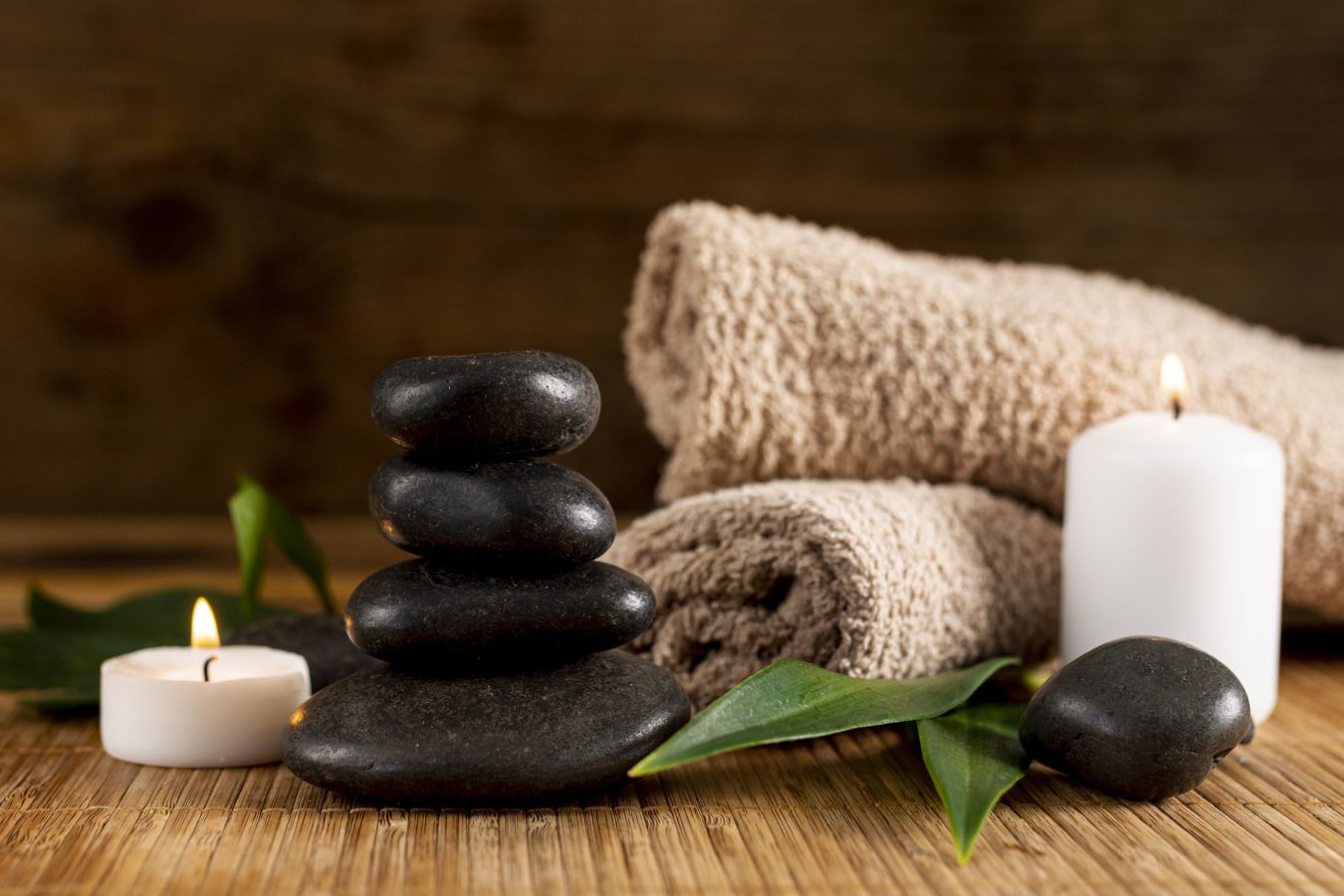 splendida-disposizione-con-pietre-spa-e-candele