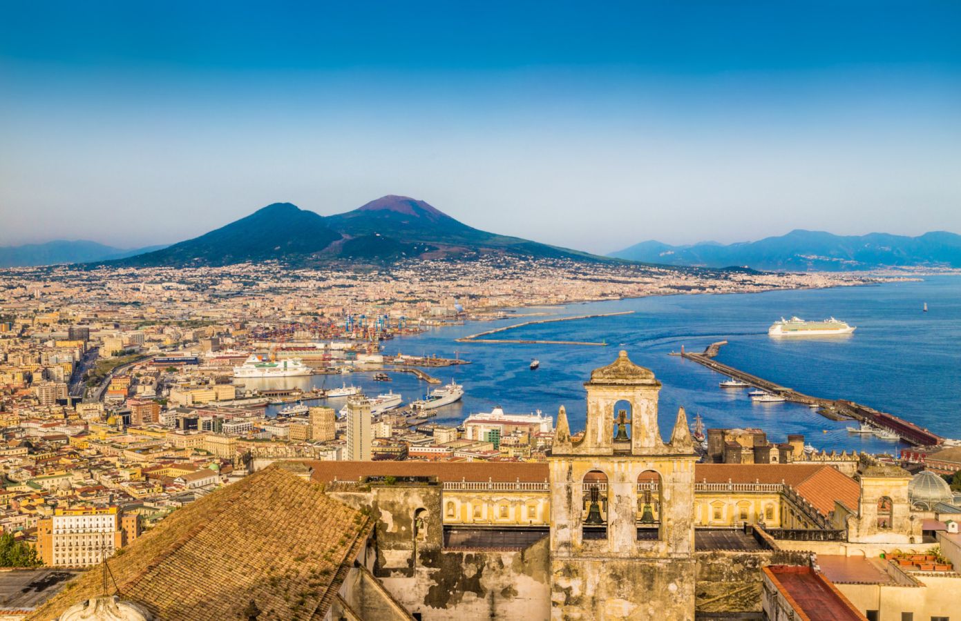 golfo di napoli al tramonto