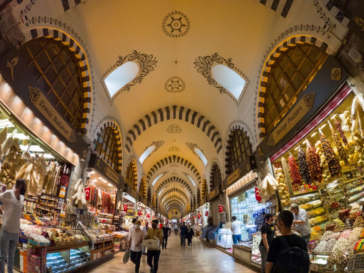 pexels-enginakyurt-5096971 mercato ad istanbul, turchia