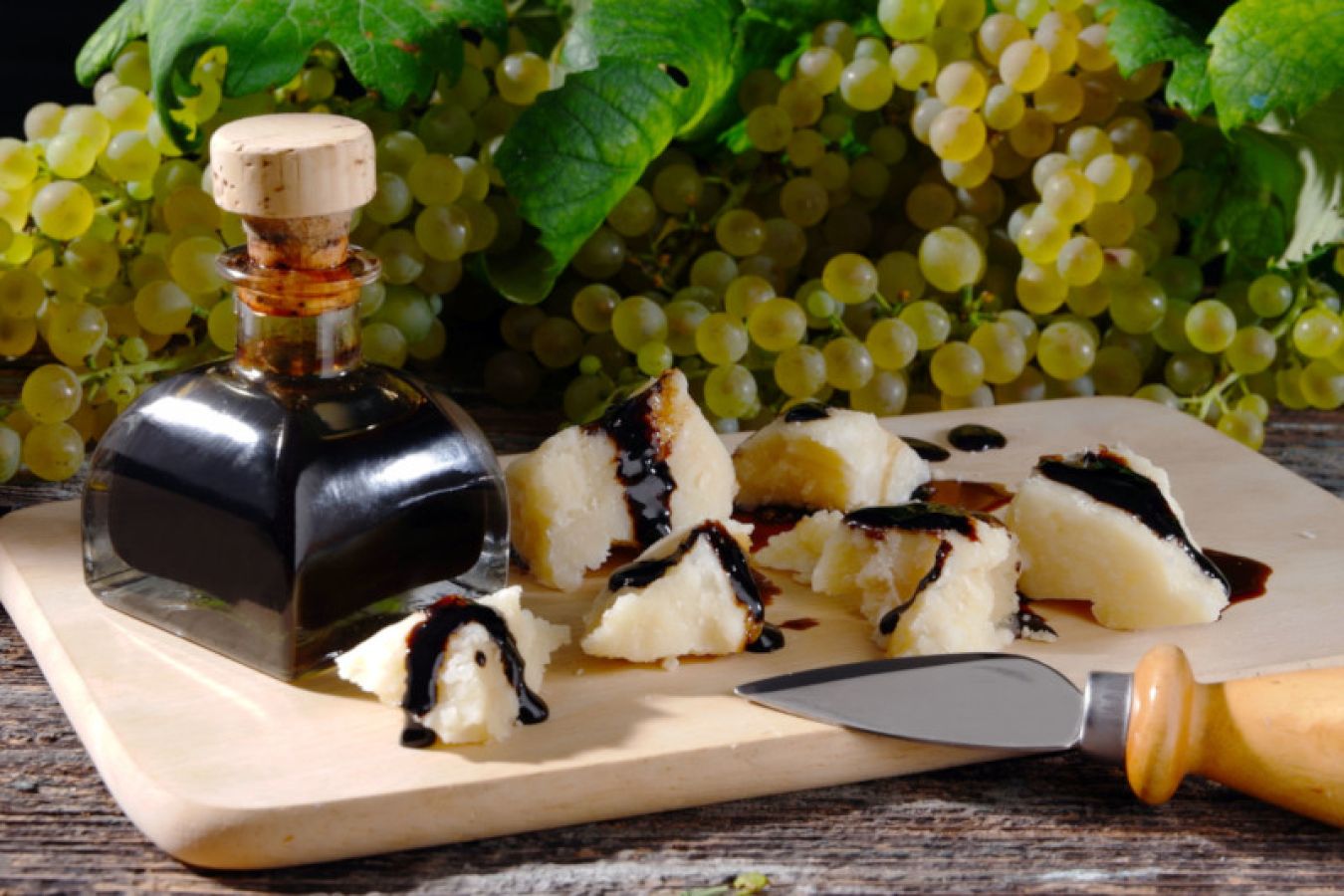 L'Aceto Balsamico di Modena abbinato al Parmiggiano Reggiano