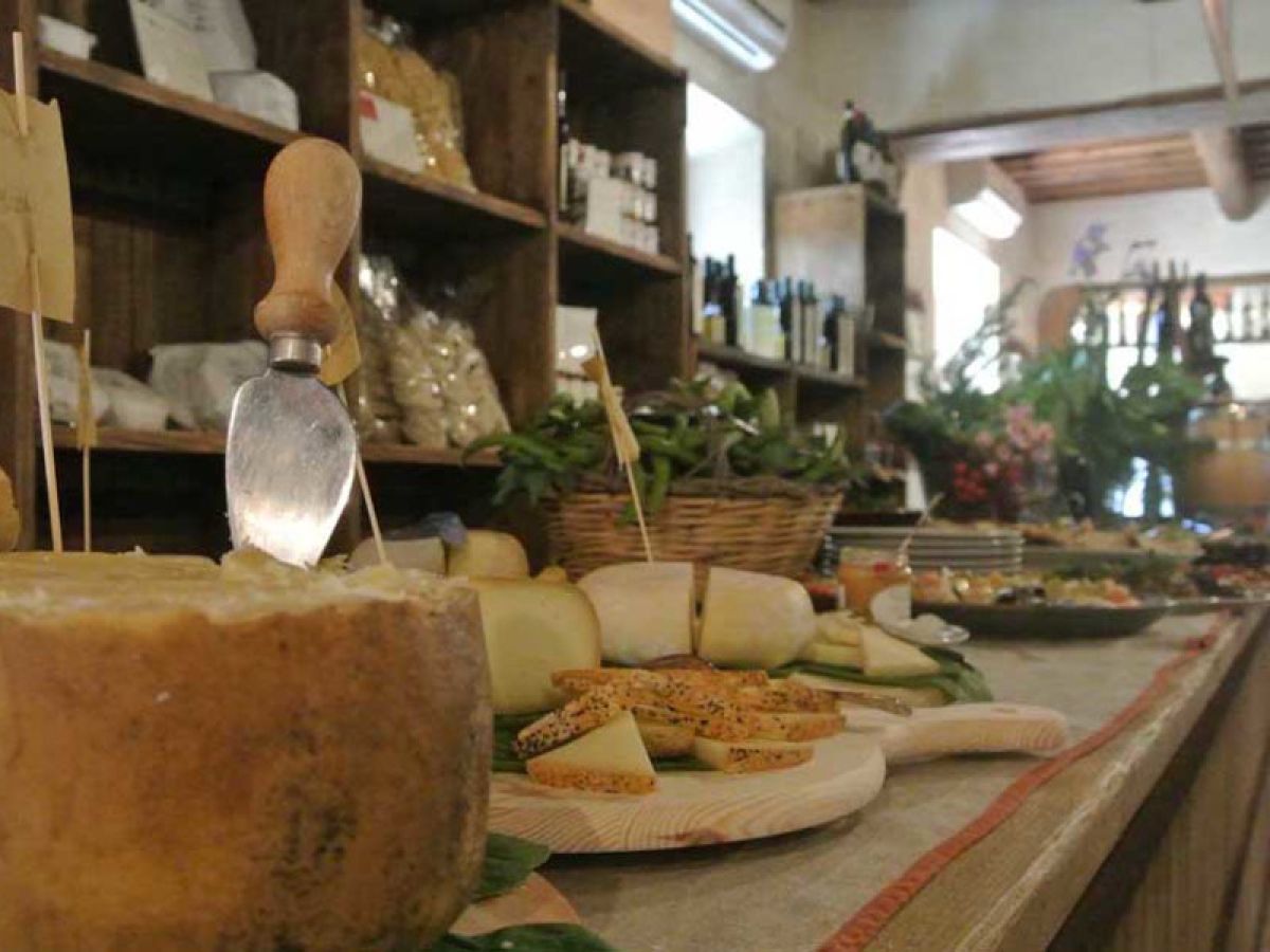 il buffet del ristorante della fattoria