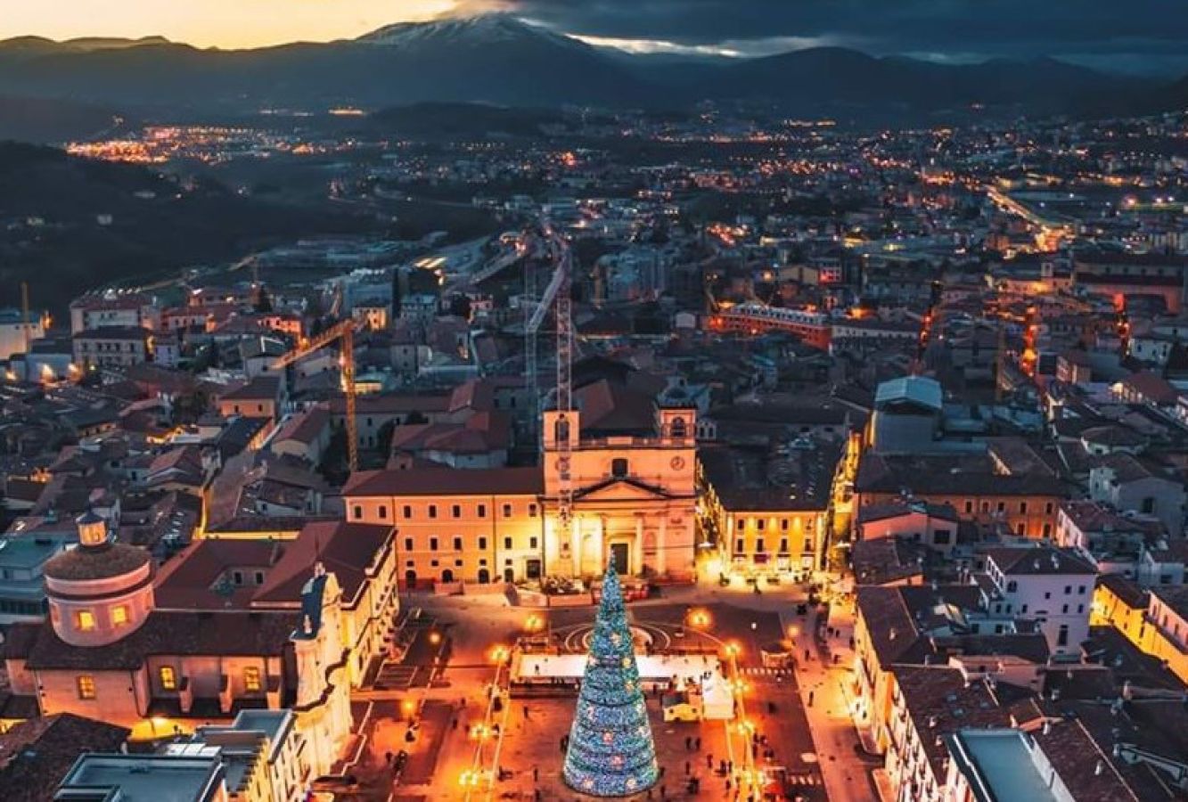 L'Aquila di notte