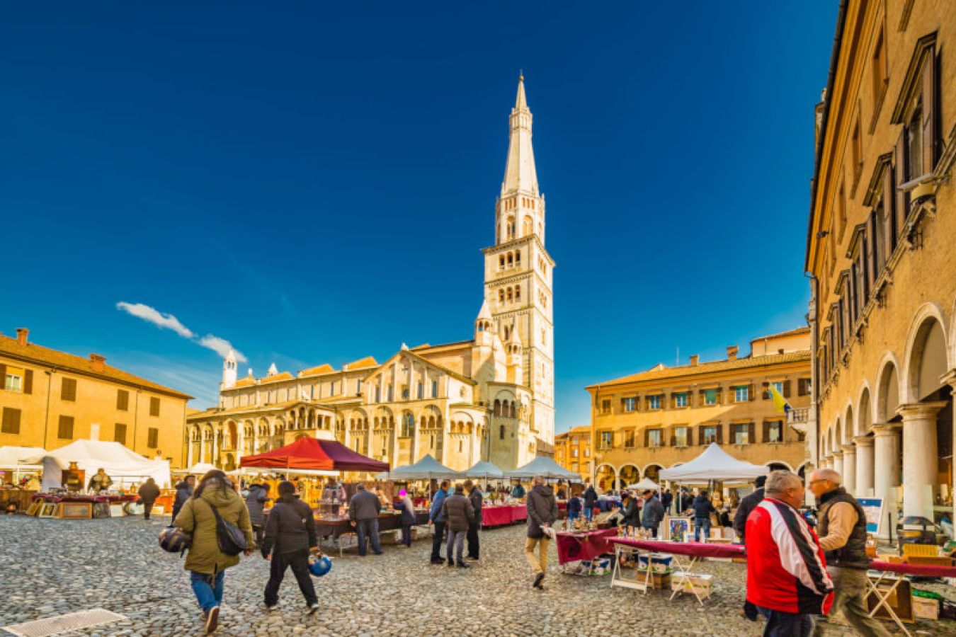 Il Mercato dell'antiquariato a Modena visitabile il 29 dicembre