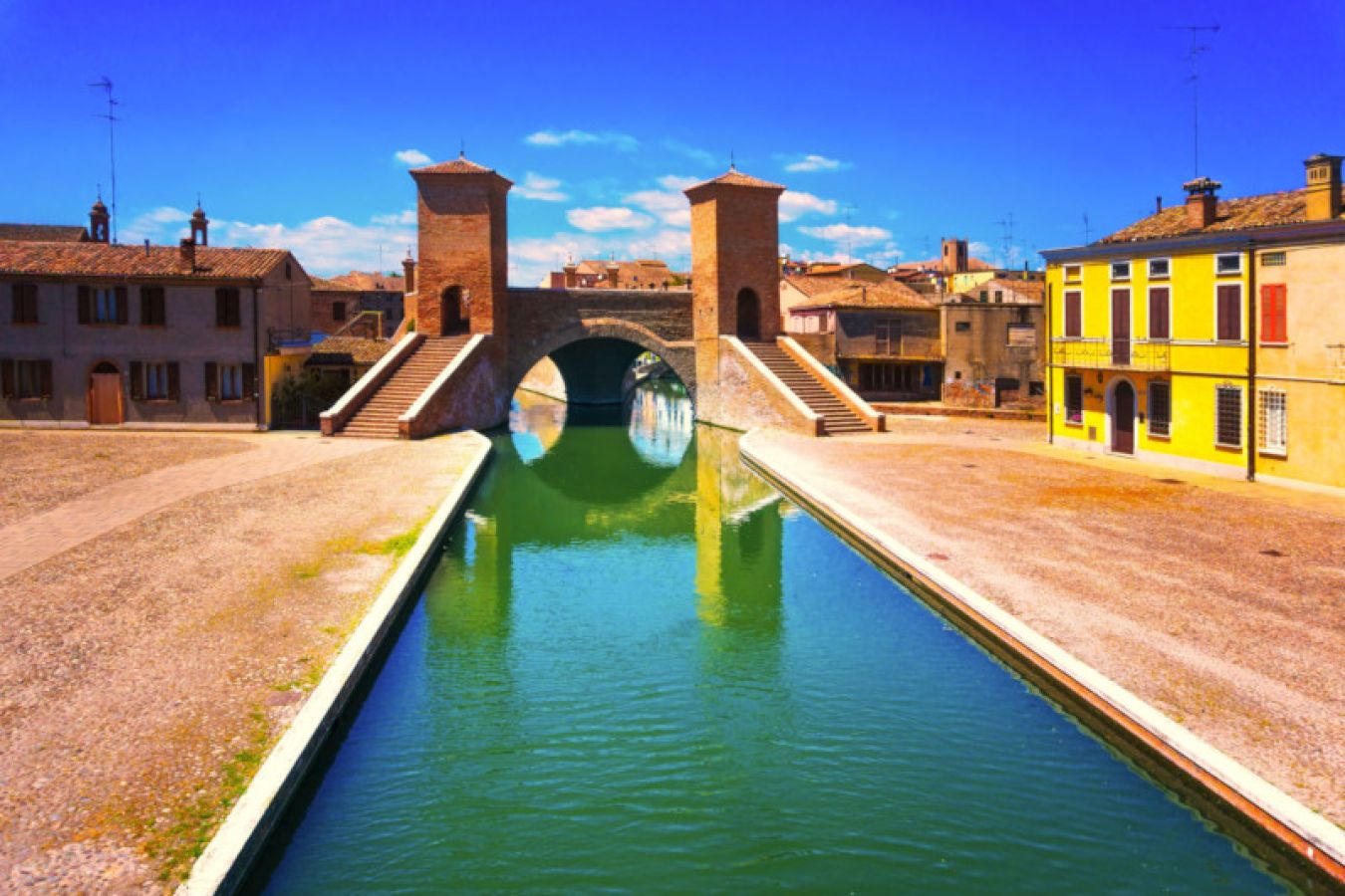 Ponte dei Trepponti sulla laguna di Comacchio