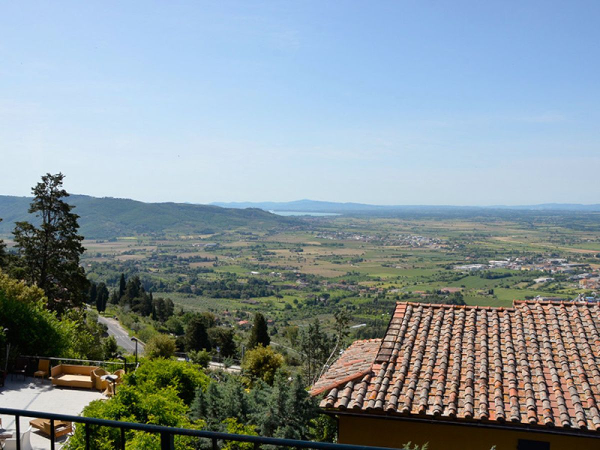 Panorama della Val di Chiana da Cortona